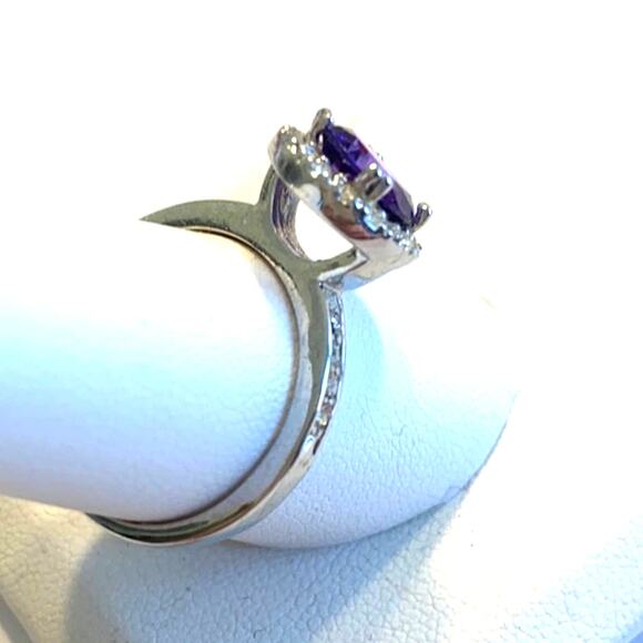Stunning Cocktail Ring Silvertone 8.5 faceted purple synthetic solitaire stone - Picture 4 of 6